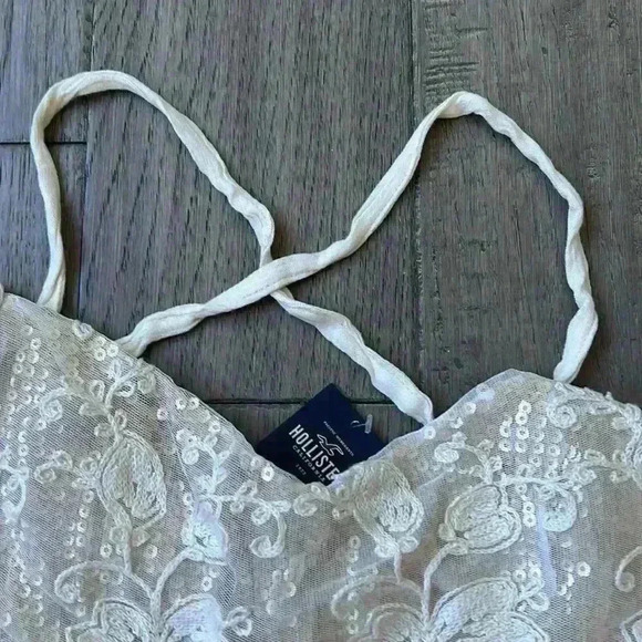 ✨🆕HOLLISTER✨🆕 | Cream lace with gold sequin and dress - Picture 8 of 11